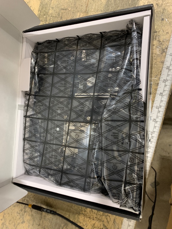 Photo 1 of (used)(damage)(incomplete) MSI MAG B650 Tomahawk WiFi Gaming Motherboard (AMD Ryzen 9000/8000/7000 Series Processors, AM5, DDR5, PCIe 4.0, M.2, SATA