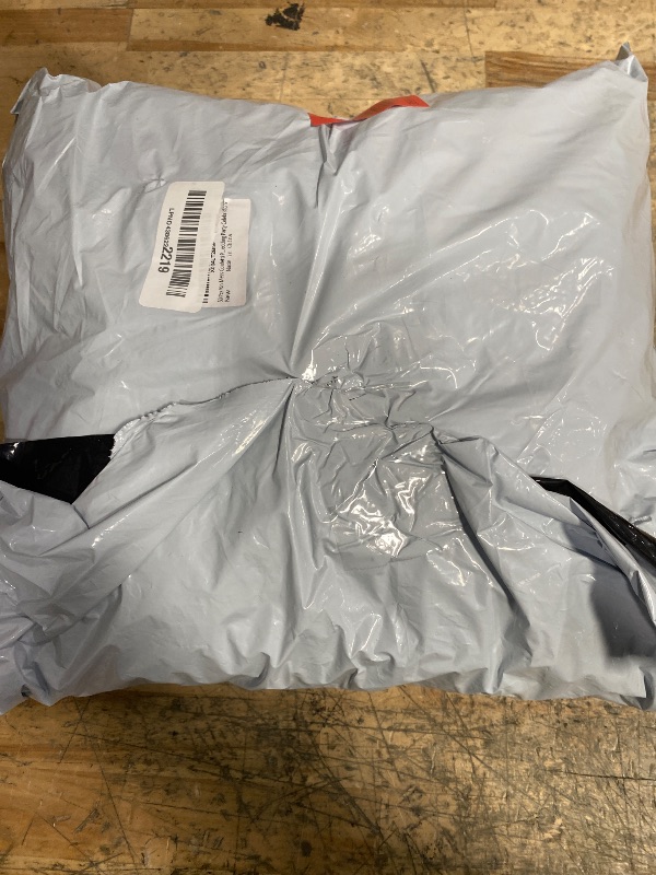 Photo 1 of 50 Pcs Hand Throw Streamer Poppers White No Mess Confetti Poppers Party Poppers Confetti Streamers for Wedding Birthday Graduation Party Celebrations