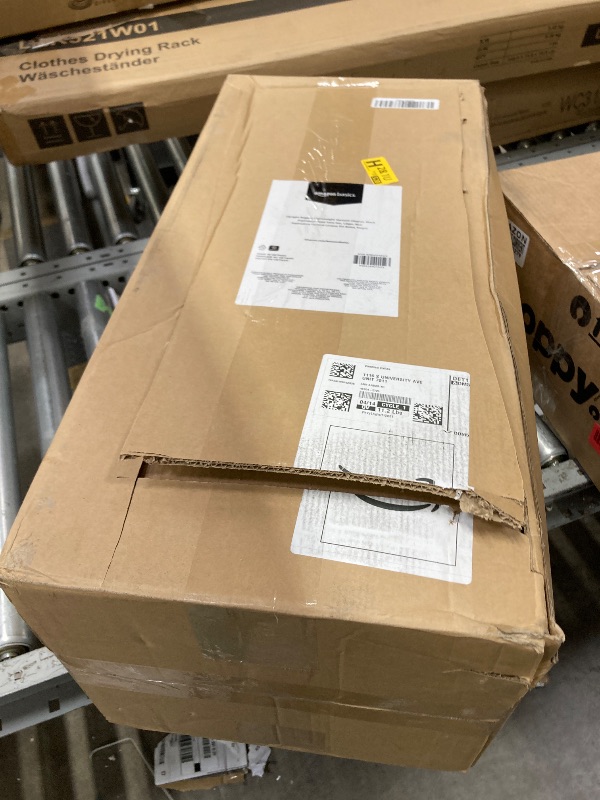 Photo 1 of ******It is used; it is unknown whether any parts are missing, and it is unknown whether it functions 100%.*******Amazon Basics Upright Bagless Vacuum Cleaner for Carpet and Hard Floors, Washable Filter, Crevice and Upholstery Tools, Detachable Handle, Li