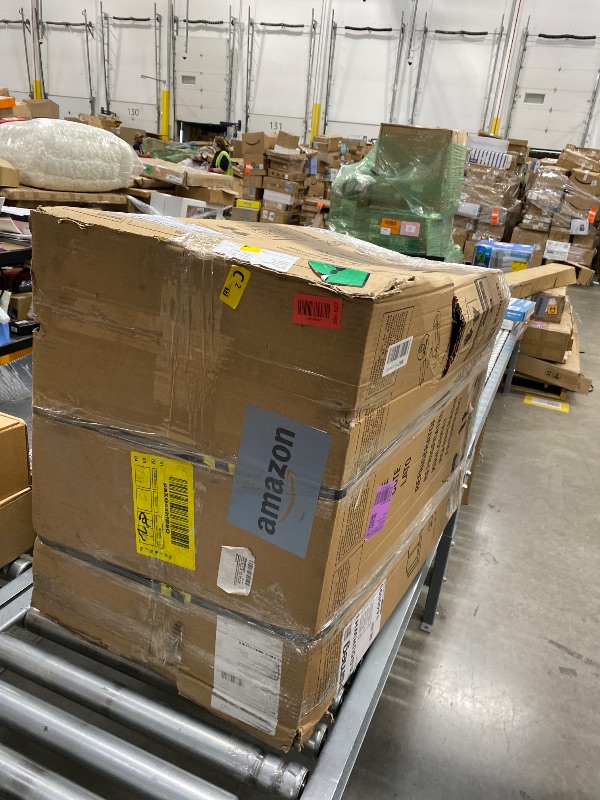 Photo 1 of *****SEAL BY FACTORY****** Smeg FAB5 Retro Mini Fridge – 50s Style Compact Small Refrigerator, 1.2 cu ft, Automatic Defrost, LED Lighting, Adjustable Shelves– Made in Italy – Perfect for Home, Dorm, Office, Hotel -White