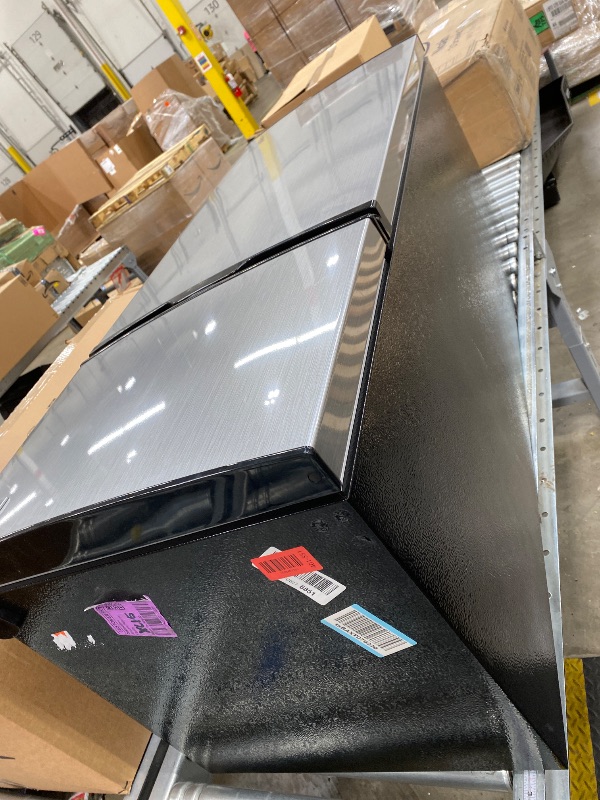 View 3 of ***Selling for parts only***ARCTIC CHEF ACFR725AMZ6COM 2 Door Apartment Size Refrigerator with Freezer, Stainless