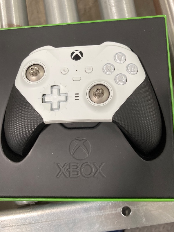 Photo 1 of **Missing the chager**Xbox Microsoft Elite Wireless Controller Series 2 Core - White (Renewed)