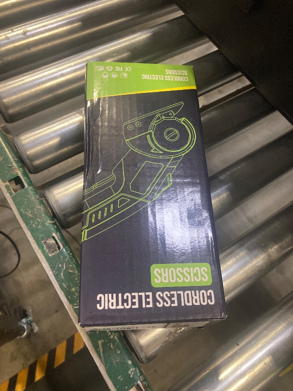 Photo 1 of 4V Rechargeable Rotary Cordless Electric Scissors ( purple ) part number?DDJD-gr0115-L119 color?purple model number?EC0601 size?Large unit count?3.0