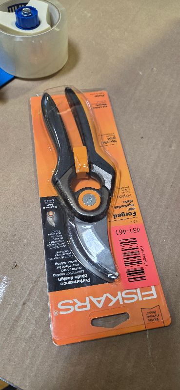 Photo 2 of Fiskars Bypass Pruning Shears, 1-Inch Cut Capacity Softgrip Pruner, Forged Steel Replaceable Blade Stays Sharp Through Heavy Use with Rust Resistant, Low-Friction Coating