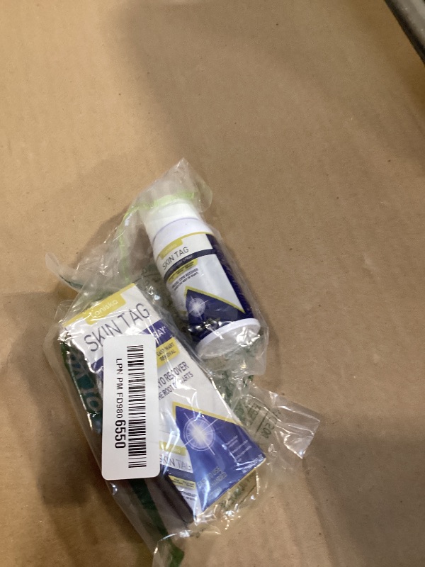 Photo 1 of WLLEADG 2PCS Chill Erase Bump Renewal Spray, Advanced Salicylic Acid Body Spray 2%, Soothing Formula, Reduces Skin Imperfections, Absorbs Quickly, Natural Skin Spray, Suitable for All Skin Types