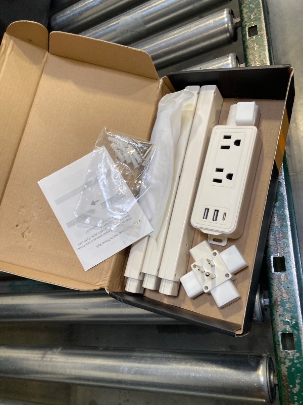 Photo 1 of Electrical Outlet Extender Stick-Extension Cord with 2 USB-A,USB-C and 2 AC Outlet Extender,Power Strips Extendable 6", 15.3", 24.5", 34" for Behind Couches,Bed (1Pack)