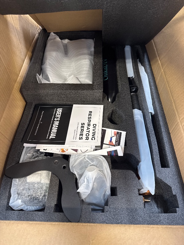 Photo 1 of CHIKADIV Mini Scuba Tank with Sub-Mask, 0.5L Scuba Tank with Snorkel Mask Lung with Full-face Mask Underwater Breathing Mask E Black