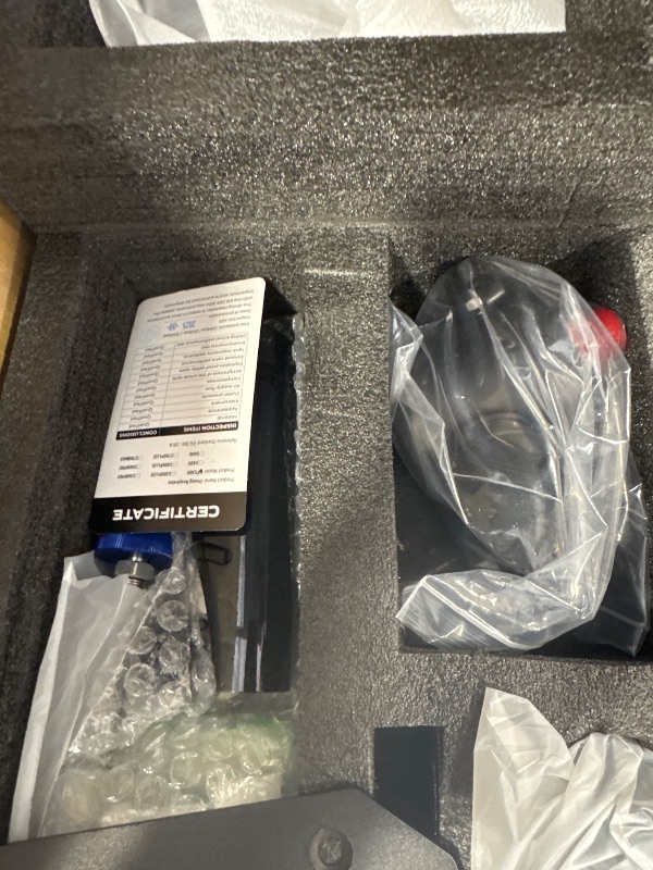 Photo 1 of CHIKADIV Mini Scuba Tank with Sub-Mask, 0.5L Scuba Tank with Snorkel Mask Lung with Full-face Mask Underwater Breathing Mask E Black