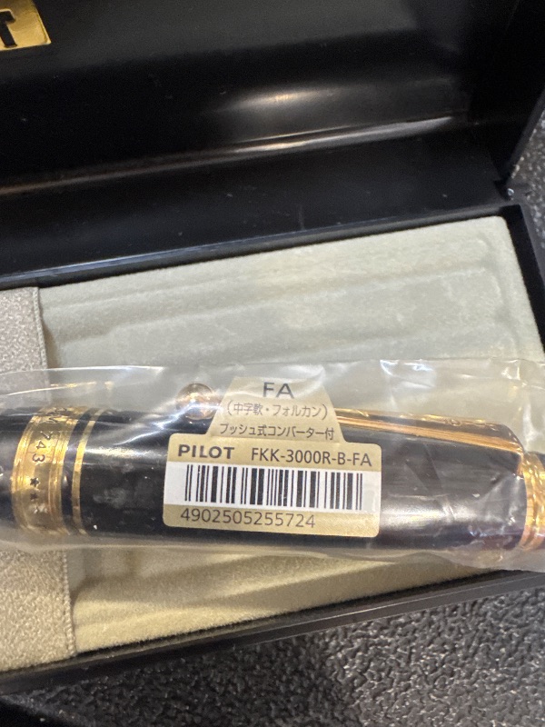 Photo 1 of PILOT"CUSTOM 743 / Black" (nib : Falcon)