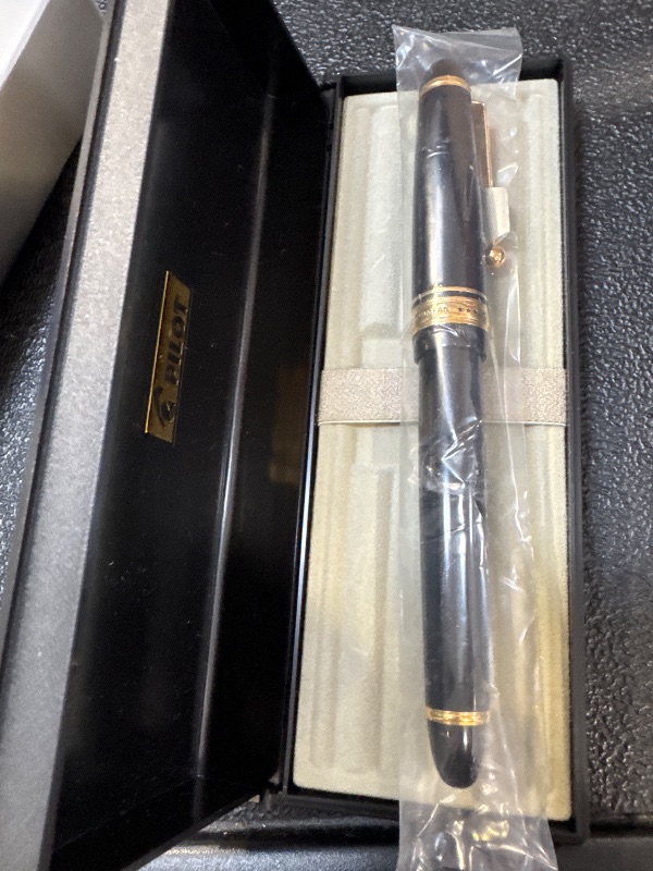 Photo 1 of PILOT"CUSTOM 743 / Black" (nib : Falcon)