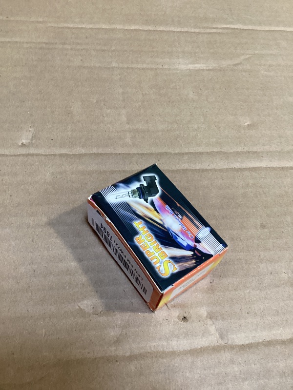 Photo 1 of Flygun 2 PCS 9005 Car Halogen Bulbs, Ultra White Light Bulbs, 12V 100W Front Fog Light Bulbs, Super Bright High Beam Low Beam Bulbs Auto Lights Universal for Most Cars, Trucks, SUVs (White)