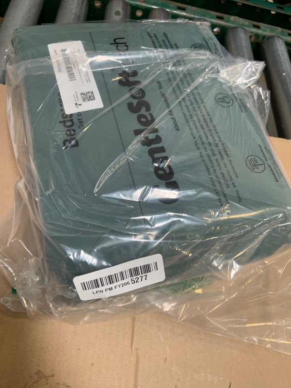 Photo 1 of Bedsure Forest Green Duvet Cover Queen Size - 3 Pieces Prewashed Cotton-Like Extra Soft Bedding Set, Includes 1 Duvet Cover 90x90 Inches with Zipper Closure & 2 Pillow Shams, Comforter Not Included