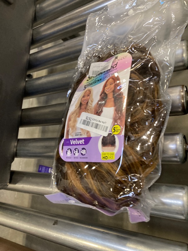 Photo 1 of -N-Go Snatched Glueless Lace Synthetic Wig - Velvet (P4/27)