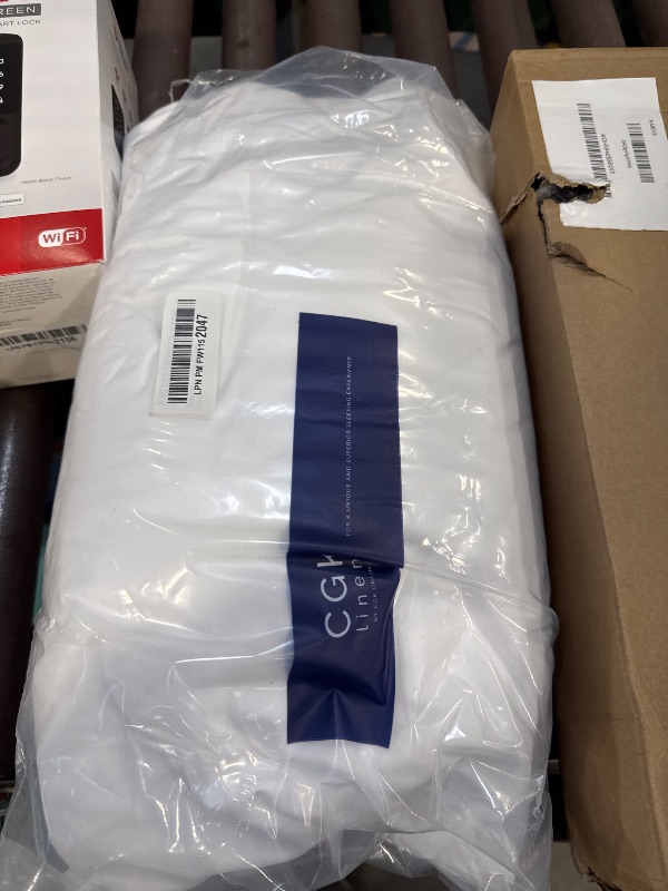 Photo 1 of Extra Deep Queen Sheet Set - 6 Piece Breathable and Cooling Sheets - Hotel Luxury Bedding for Women, Men, Kids & Teens - Easy & Secure Fit - Soft, Wrinkle Free and Comfy - Extra Deep Pockets - White