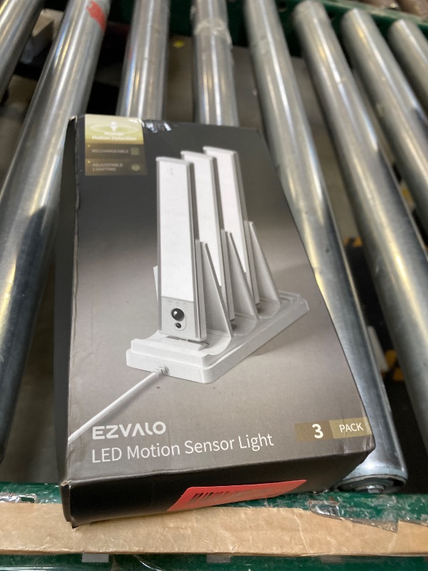 Photo 1 of Under Cabinet Lighting 3 pack