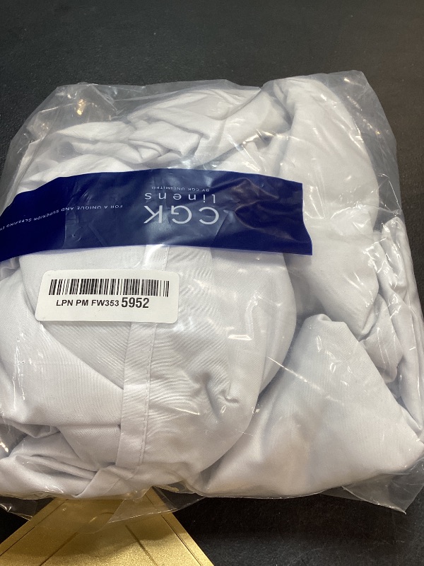 Photo 1 of King 6 Piece Sheet Set - Comfy Breathable & Cooling - Ultra Soft Hotel Luxury Bedding Set with 8-16 Inch Deep Pockets - 1 Flat & 1 Fitted Sheet & 4 Pillowcases - Cozy, Wrinkle Free & Easy Care - White