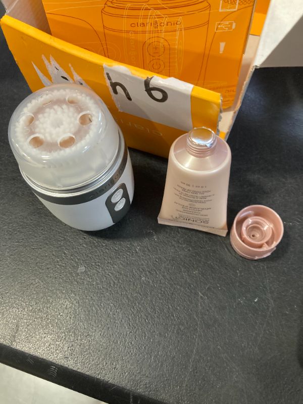 Photo 1 of * NON FUNCTIONAL * Clarisonic Mia Fit Sonic Facial Skin Cleansing Brush System, White