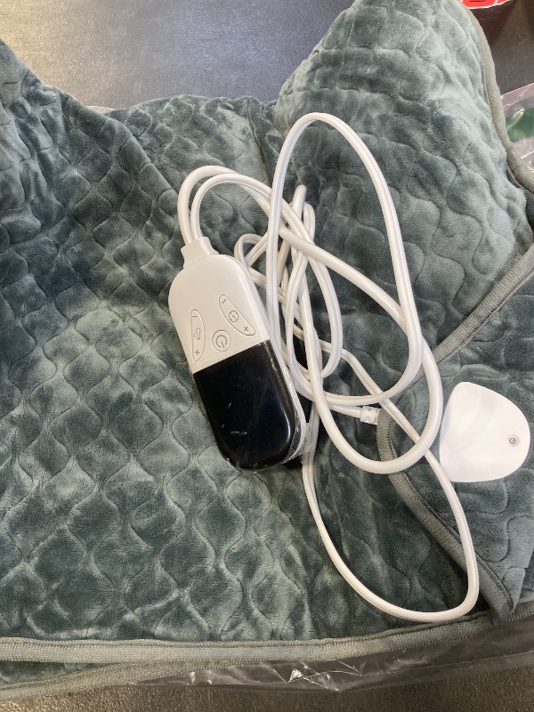 Photo 1 of King Size Heating Pad for Back Pain 32"x24" Extra Large Electric Heating Pad for Period Cramps Relief & Body Neck Shoulder Auto Shut Off Heat Pad Temperature Settings Machine Washable Gray