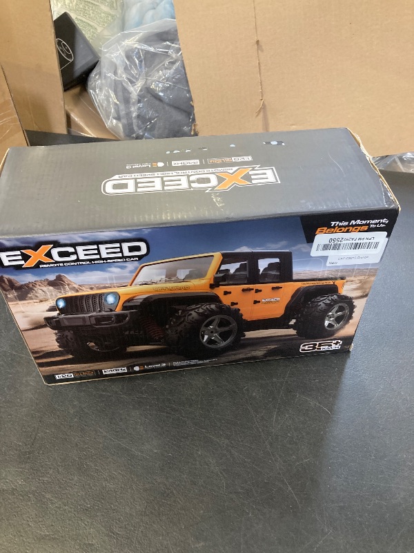 Photo 1 of captainrc 1: 20 Full Scale High Speed RC Racing Four-Wheel Drive Climbing Remote Control Off-Road Vehicle Model, Equipped with 2 Fast Rechargeable Batteries, with a Range of up to 1 Hour (Orange)