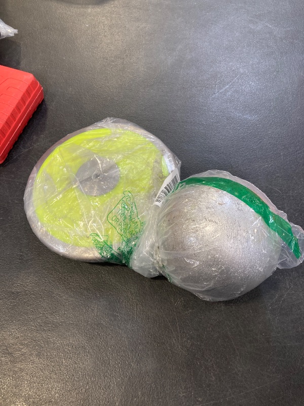 Photo 1 of Silipull 2 Pcs Iron Shot Put Ball and Throwing Discus Set 1 kg Training Discus 12 lb Shot Put Track and Field Training Equipment for Boys Girls Beginners School Throwers Outdoor Practice(Yellow)