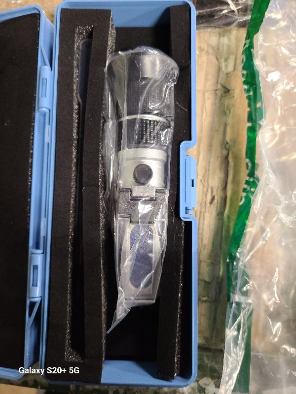 Photo 1 of 0-90% Brix Meter Refractometer,V·RESOURCING Portable Hand Held Sugar Content Measurement for Sugar, Food, Fruit, Beverages Honey