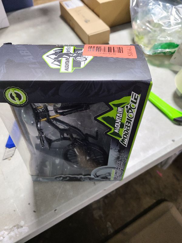 Photo 1 of 1:8 Scale Mountain Bike Toy DS Die-Cast Mini Finger Bicycle Model Desktop Decoration Scale Men Toy DH Alloy Bike Action Figurine Toy for Cake Topper Crafts (Black)