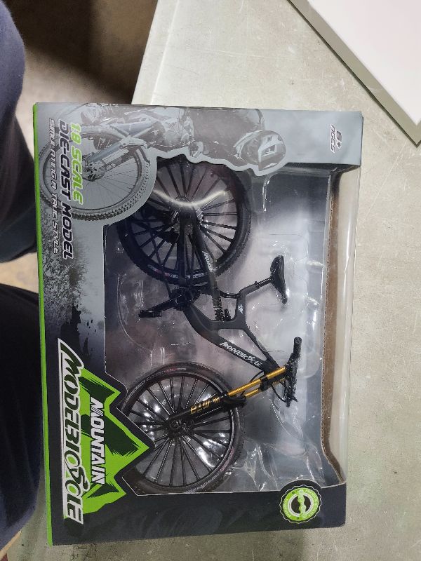 Photo 1 of 1:8 Scale Mountain Bike Toy DS Die-Cast Mini Finger Bicycle Model Desktop Decoration Scale Men Toy DH Alloy Bike Action Figurine Toy for Cake Topper Crafts (Black)