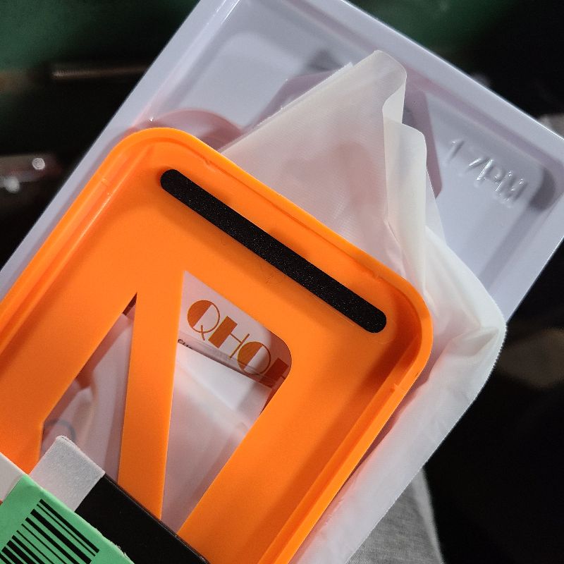 Photo 1 of [1-Second Auto-Install] QHOHQ 3 Pack Privacy Screen Protector for iPhone Air+3 Pack Camera Lens Protector,25° Anti Spy Tempered Glass for iPhone 17 Air,[12FT Military Grade Shatterproof],Case Friendly