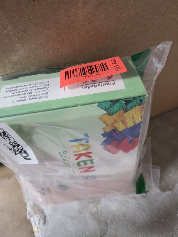 Photo 1 of 120Pieces Classic Building Bricks Blocks Toy Set 2x4 MOC Building Basic Bricks Parts and Pieces Compatible with Major Brands Construction Toys for Kids 6 yr+ (Red, Yellow, Blue, Green)