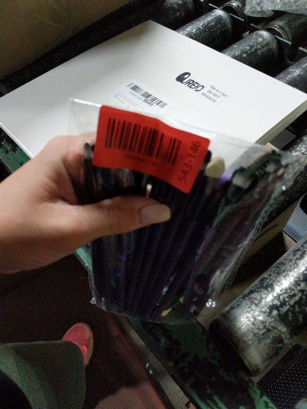 Photo 1 of 23 PCS Makeup Brushes Make up Brush powder puff Set Professional Face Eyeliner for Foundation Blush Concealer Eyeshadow with Travel Cosmetic Beauty Tool Kit (Purple)