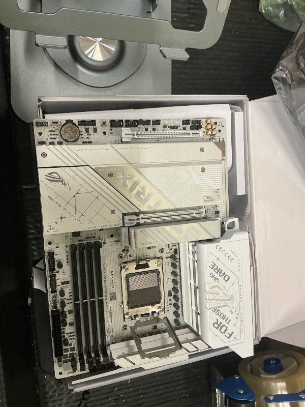 Photo 1 of ASUS ROG Strix X870-A Gaming WiFi AMD AM5 X870 ATX Motherboard 16+2+2 Power Stages, Dynamic OC Switcher, Core Flex, DDR5 AEMP, WiFi 7, 4X M.2, PCIe® 5.0, Q-Release Slim, USB4®, AI OCing & Networking