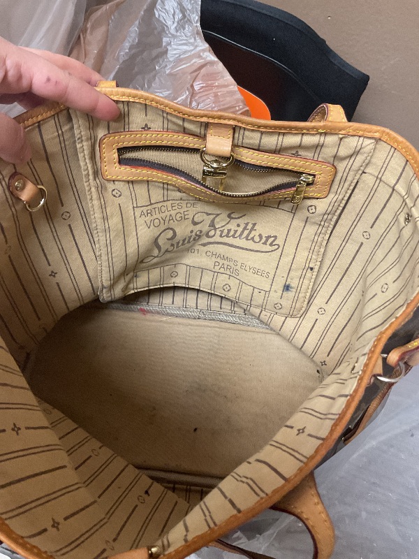 Photo 1 of ****UNABLE TO AUTHENTICATE****
Louis Vuitton Women's Pre-Loved Neverfull Monogram Tote