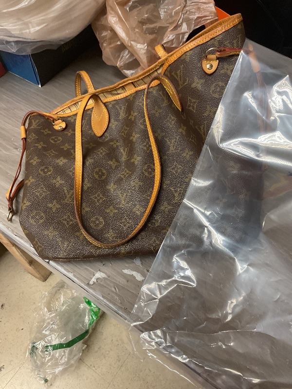 Photo 1 of ****UNABLE TO AUTHENTICATE****
Louis Vuitton Women's Pre-Loved Neverfull Monogram Tote