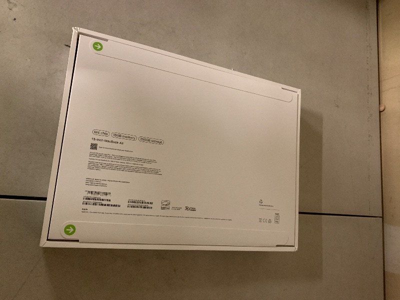 Photo 1 of Apple 2025 MacBook Air 13-inch Laptop with M4 chip: Built for Apple Intelligence, 13.6-inch Liquid Retina Display, 16GB Unified Memory, 256GB SSD Storage, 12MP Center Stage Camera, Touch ID; Starlight