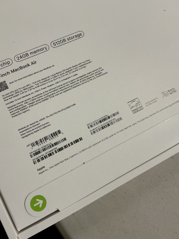 Photo 1 of Apple 2025 MacBook Air 13-inch Laptop with M4 chip: Built for Apple Intelligence, 13.6-inch Liquid Retina Display, 24GB Unified Memory, 512GB SSD Storage, 12MP Center Stage Camera, Touch ID; Starlight