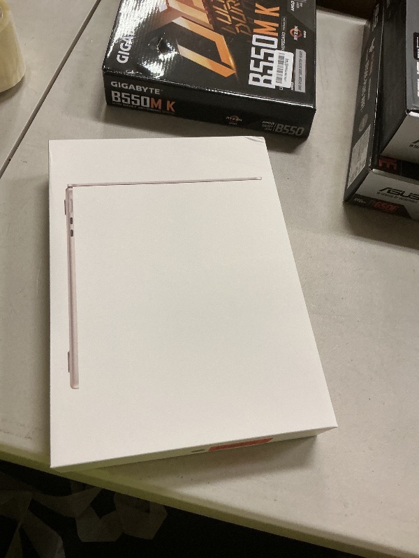 Photo 1 of Apple 2025 MacBook Air 13-inch Laptop with M4 chip: Built for Apple Intelligence, 13.6-inch Liquid Retina Display, 24GB Unified Memory, 512GB SSD Storage, 12MP Center Stage Camera, Touch ID; Starlight