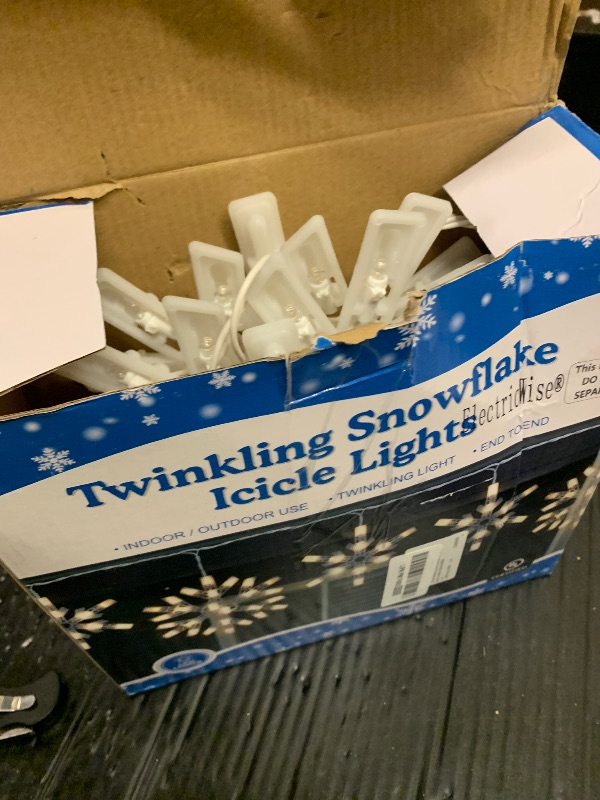Photo 1 of 1 Pack Twinkling LED Christmas Snowflake Lights with 6 Drops, 8.8FT 14 of 100 Random Twinkle Christmas Snowflake String Lights, Connectable Hanging Plug in Icicle Light for House Roof (Warm White)