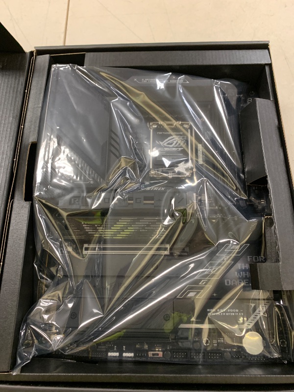 Photo 1 of ASUS ROG Strix Z890-E Gaming WiFi Intel® Z890 LGA 1851 ATX Motherboard, Advanced AI PC-Ready, 18+2+1+2 Stages, DDR5, WiFi 7, 7X M.2, Thunderbolt™ 4, USB Type-C®, AI Overclocking, Cooling & Networking