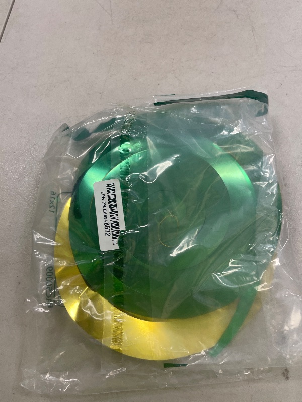 Photo 1 of Beistle Gold and Green Twirly Whirlys