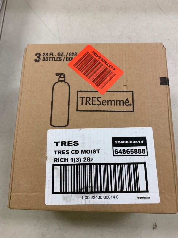 Photo 1 of TRESemmé Moisture Rich Hydrating Conditioner 3 Count for Dry Hair Formulated With Pro Style Technology 28 Fl Oz
