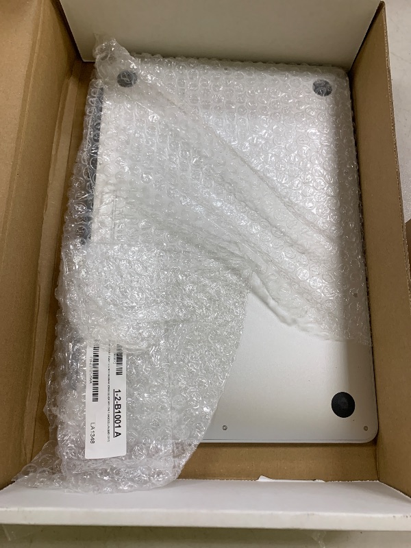 Photo 1 of Apple Macbook Air 2017 with 1.8GHz Intel Core i5 (13-inch, 8GB RAM, 128GB SSD Storage) (QWERTY English) Silver (Renewed)