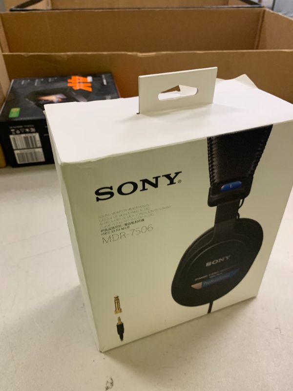 Photo 1 of Sony MDR7506 Professional Large Diaphragm Headphone