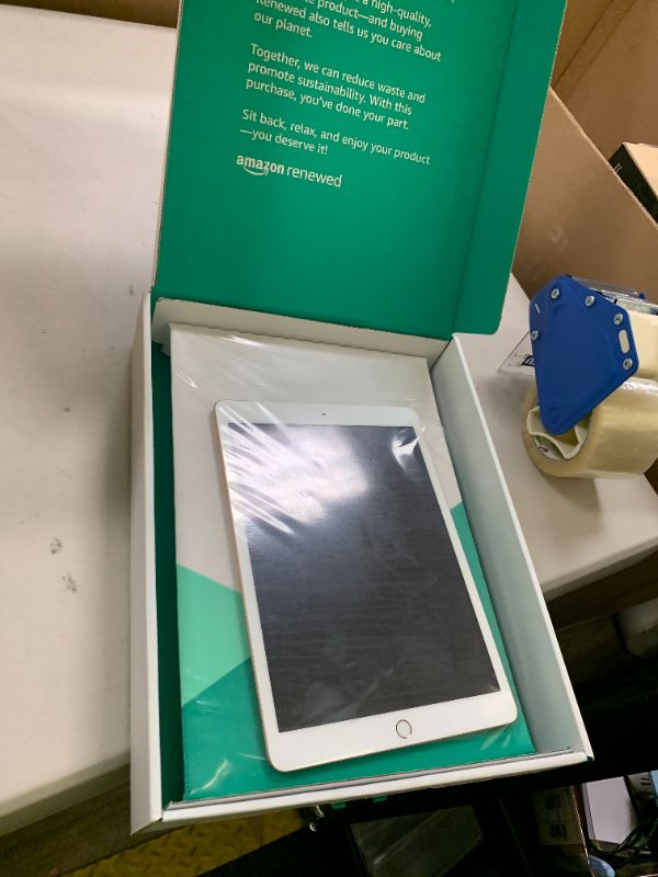 Photo 1 of Apple iPad (10.2-inch, Wi-Fi + Cellular, 32GB) - Gold (Renewed Premium)