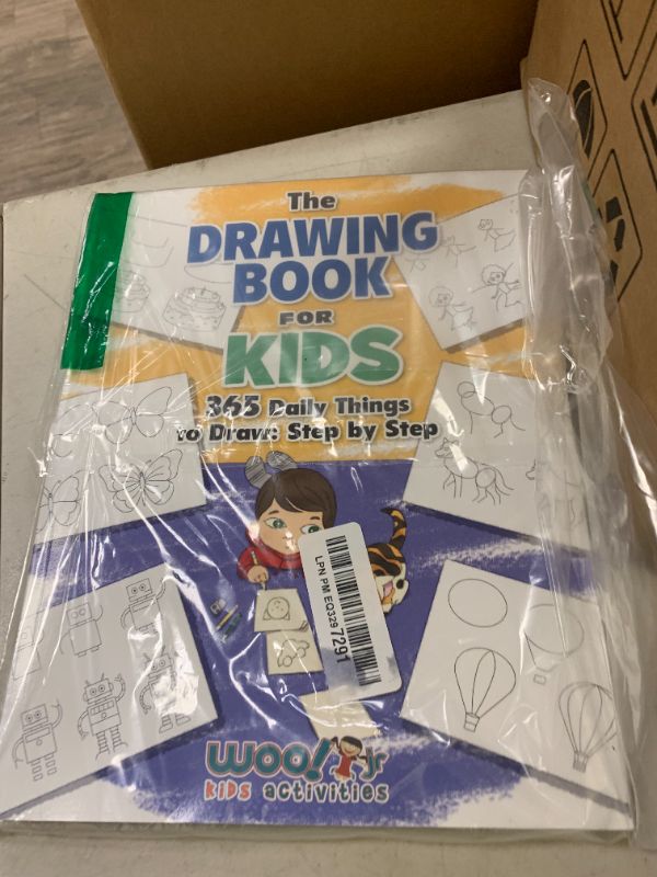 Photo 1 of The Drawing Book for Kids: 365 Daily Things to Draw, Step by Step (Woo! Jr. Kids Activities Books) (Drawing Books for Kids)