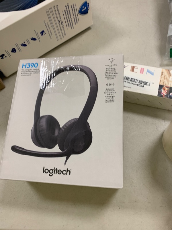 Photo 1 of Logitech H390 Wired Headphones with Mic, USB Headset with Microphone for PC, Noise Cancelling Microphone for Video Meetings, Music, Gaming - Black