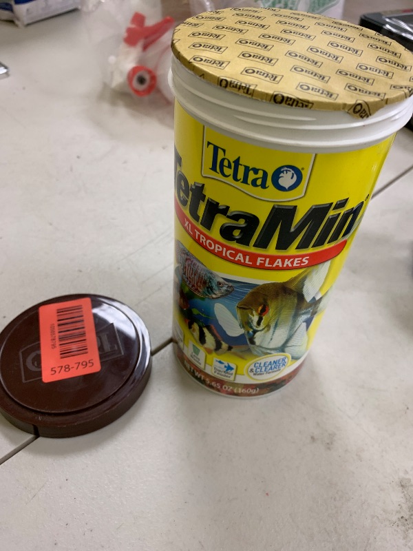 Photo 1 of Tetra 16155 Min Large Tropical Flakes For Top/Mid Feeders, 5.65-Ounce