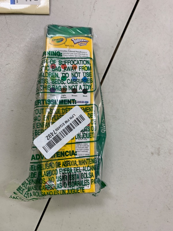 Photo 1 of Crayola 24 Twistables Colored PencilsLPNPMEQ4507492
