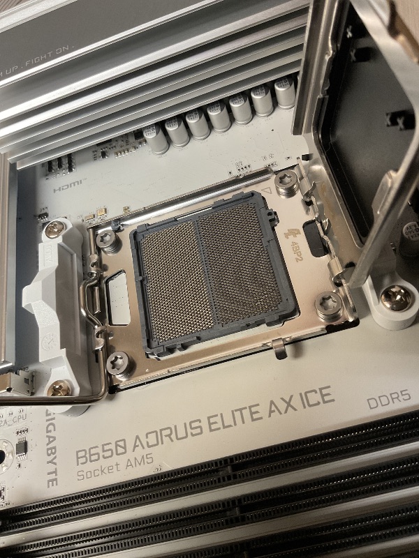 Photo 1 of SEE NOTES….. GIGABYTE B650 AORUS Elite AX ICE (AM5/ LGA 1718/ AMD/ B650/ ATX/ 5-Year Warranty/ DDR5/ Triple M.2/ PCIe 5.0/ USB 3.2 Gen2X2 Type-C/WiFi 6E/ 2.5GbE LAN/Snow White/EZ-Latch/Motherboard)