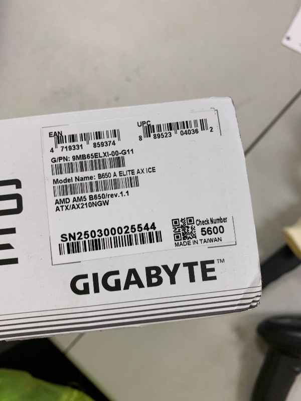 Photo 1 of GIGABYTE B650 AORUS Elite AX ICE (AM5/ LGA 1718/ AMD/ B650/ ATX/ 5-Year Warranty/ DDR5/ Triple M.2/ PCIe 5.0/ USB 3.2 Gen2X2 Type-C/WiFi 6E/ 2.5GbE LAN/Snow White/EZ-Latch/Motherboard)