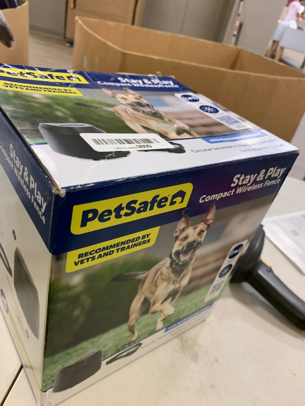 Photo 1 of PetSafe Stay & Play Compact Wireless Fence - from The Parent Company of Invisible Fence Brand - Portable & No-Dig - Covers Up to 3/4 Acre - for Dogs 5lb+